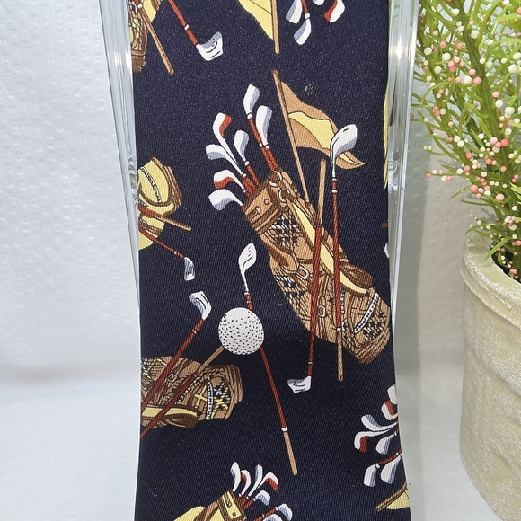 GOLF THEME MENS SILK TIE NAVY GOLDS REDS GOLFING GEAR - Picture 2 of 4